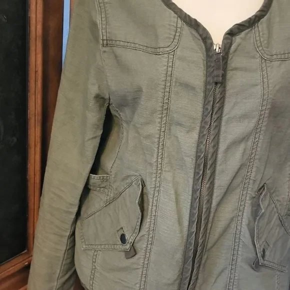 Anthropologie Lace embellished Jacket - Picture 5 of 10